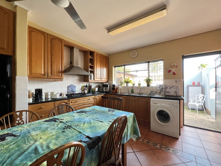 4 Bedroom Property for Sale in Kenridge Western Cape